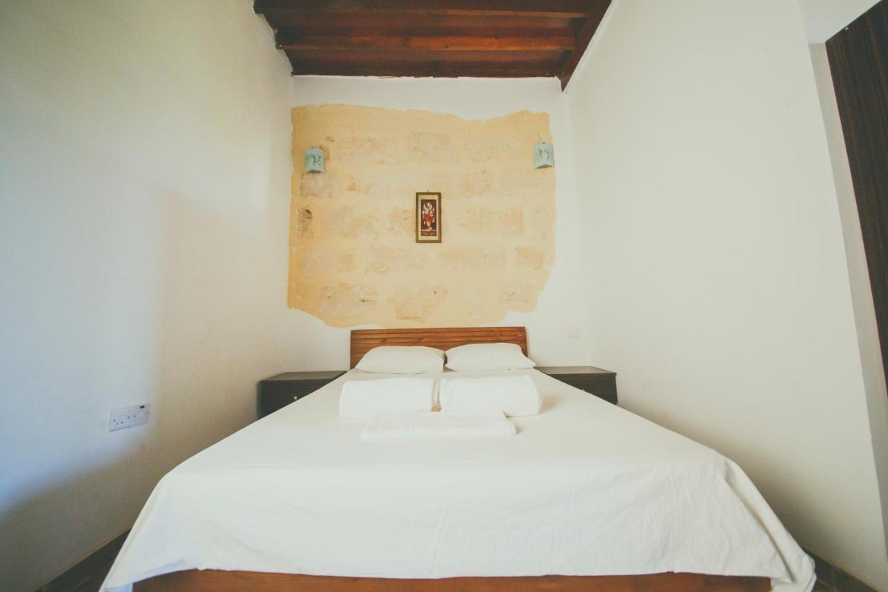 Castle Karpasia Guest House Authentic Atmosphere ! Rizokarpaso エクステリア 写真